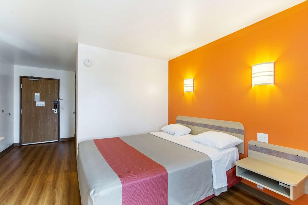 Hotel 6-baraboo, Wi - Delton-wisconsin Dells Baraboo